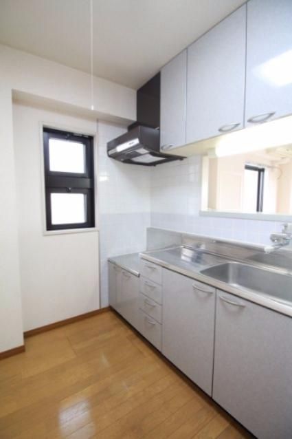 キッチン　（別タイプ参考写真）ラークス王子　北区王子２