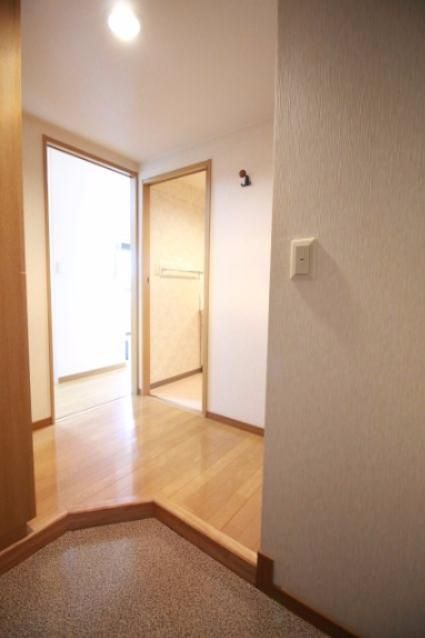 玄関　（別タイプ参考写真）ラークス王子　北区王子２