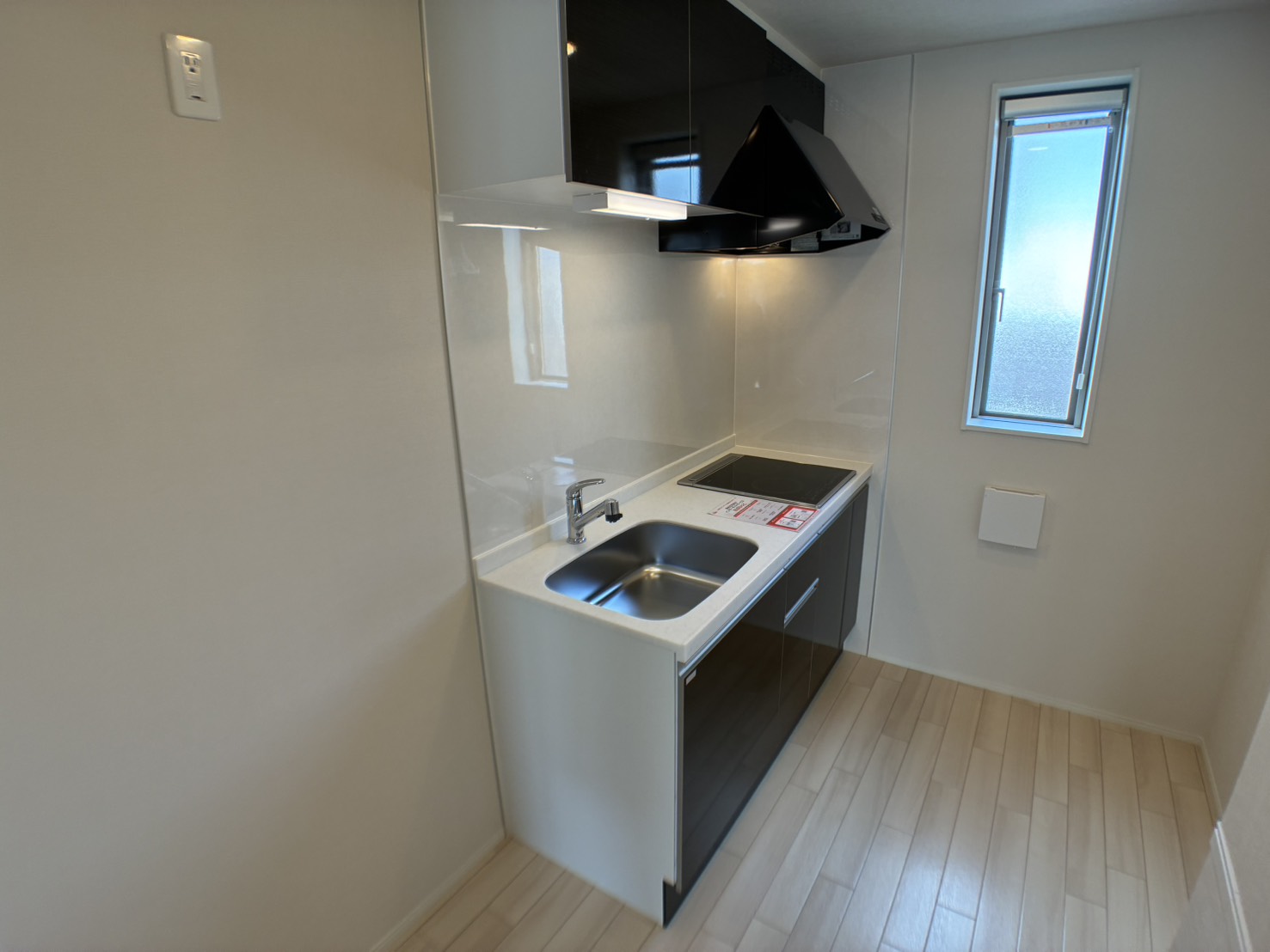 キッチン　同施工会社同アパートの別部屋を使用しております。