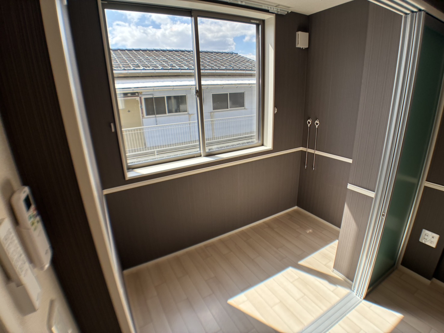 バルコニー　同施工会社同アパートの別部屋を使用しております。