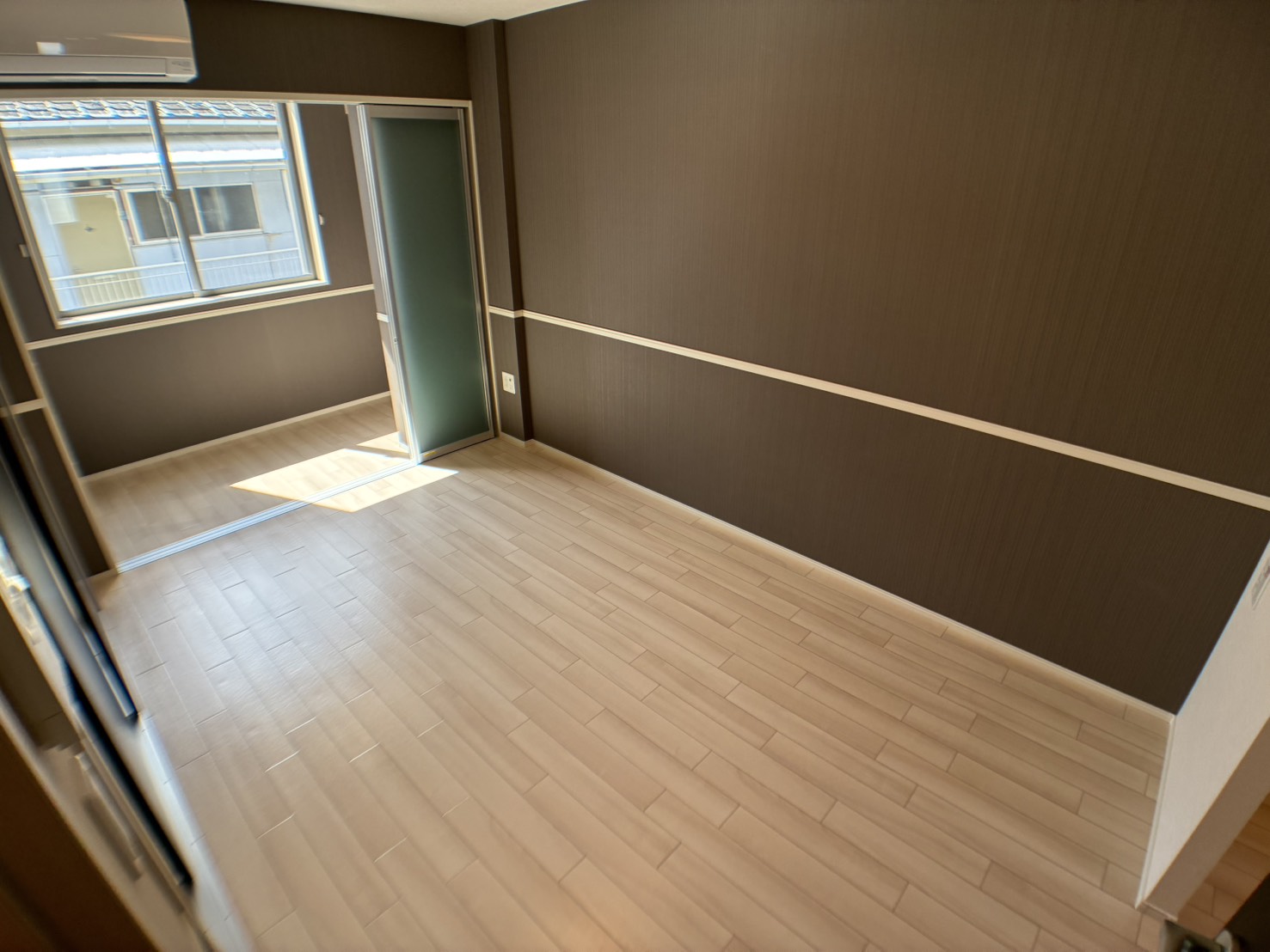 居室・リビング　同施工会社同アパートの別部屋を使用しております。