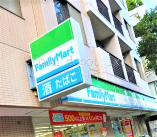 コンビニ　ファミリーマート 上馬交差点前店（コンビニ）まで743m