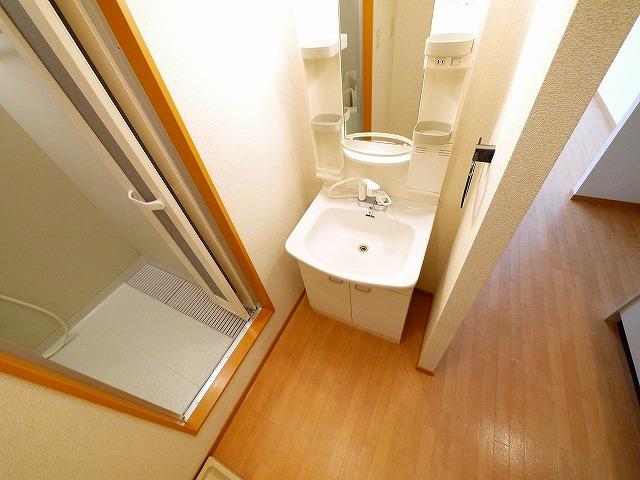 洗面設備　コンパクトで使いやすい洗面所