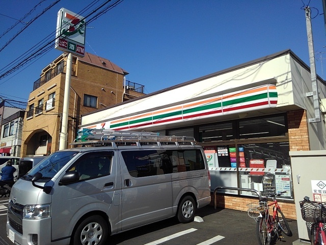 コンビニ　セブンイレブン（コンビニ）まで220m
