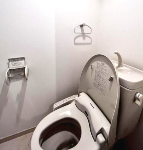 トイレ　※写真は同じマンションの違う部屋のものになります。