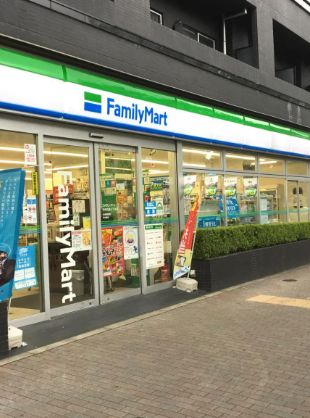 コンビニ　ファミリーマート 中央月島三丁目店（コンビニ）まで85m