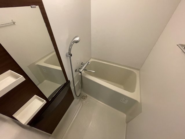 バス・シャワールーム　同物件別部屋写真