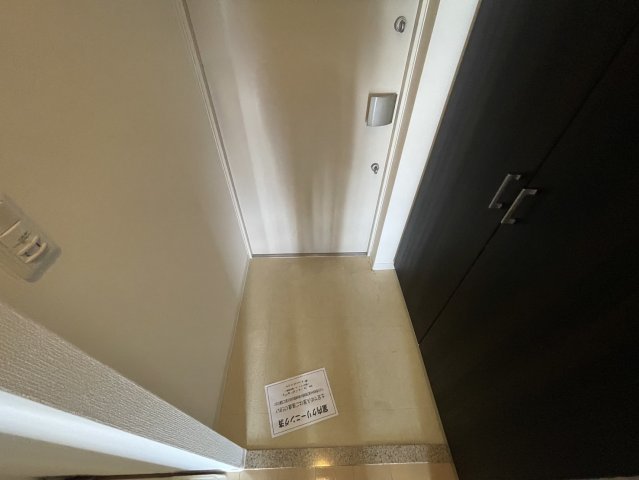 玄関　同物件別部屋写真