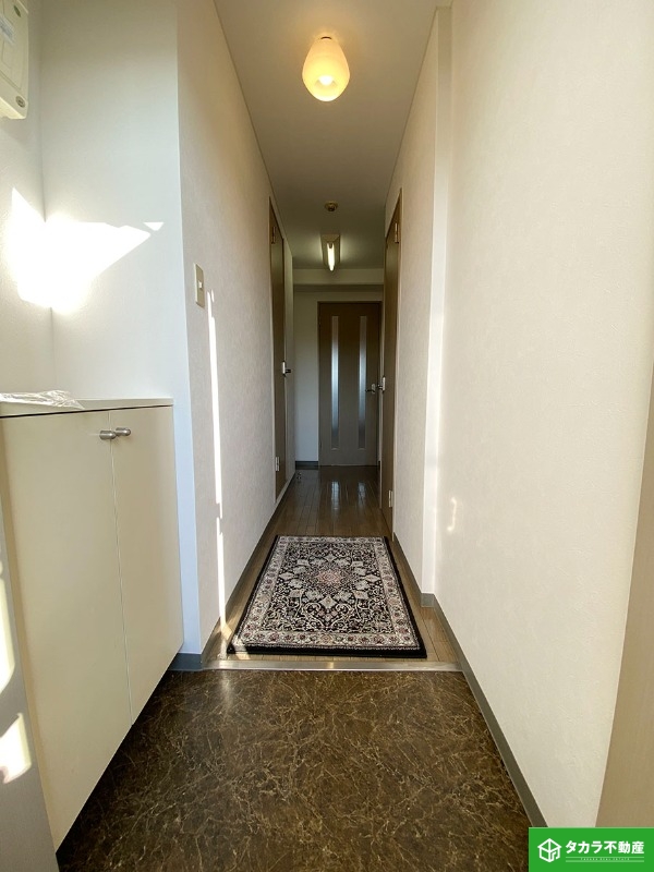 玄関　写真は８０２号