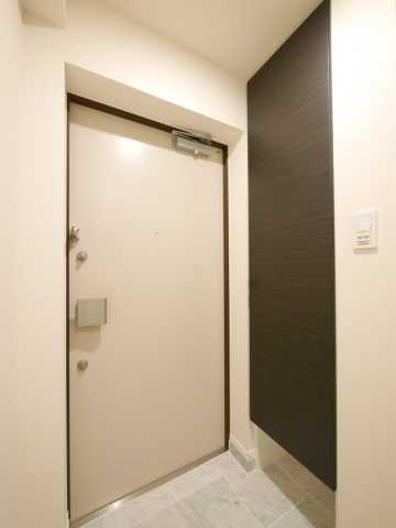 玄関　プレールドゥーク東新宿III