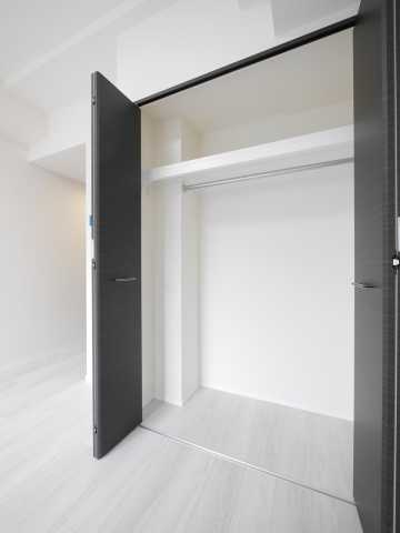 収納　プレールドゥーク東新宿III