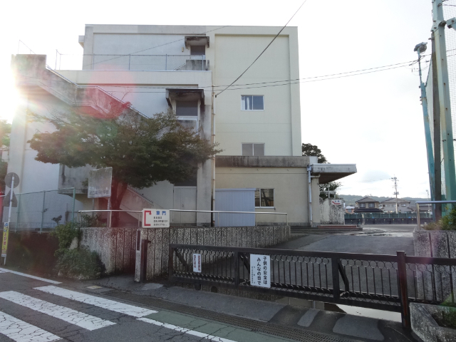 小学校　富士宮市立黒田小学校（小学校）まで576m