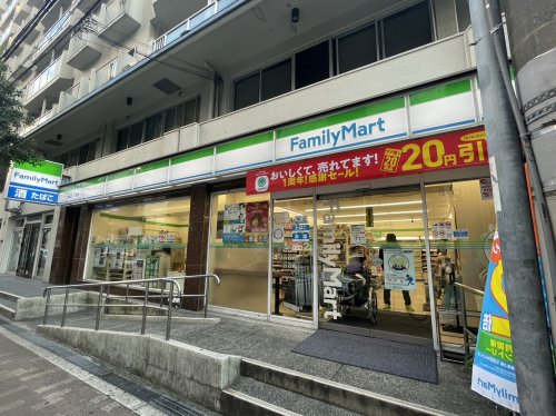 コンビニ　ファミリーマート 南堀江一丁目店（コンビニ）まで98m
