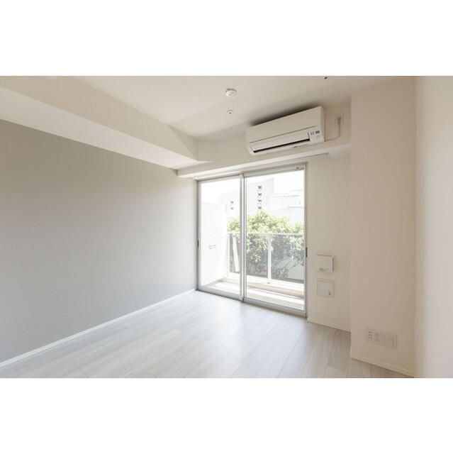 居室・リビング　ダウンライト式照明採用