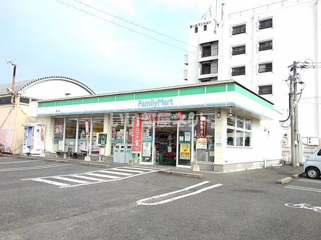 コンビニ　ファミリーマート 妻ヶ丘店（コンビニ）まで320m