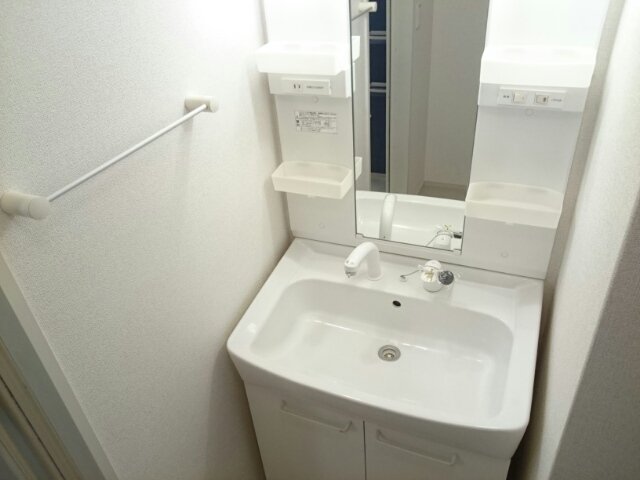 洗面設備　スペースが確保できる洗面所です