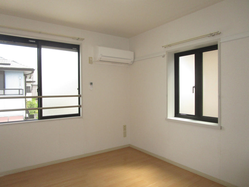 居室・リビング　北居室　エアコン・収納有！