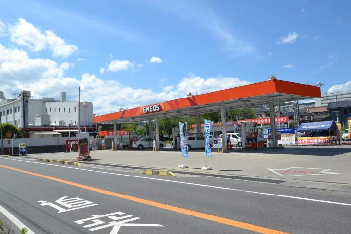 コンビニ　ファミリーマート八本松磯松店（コンビニ）まで750m