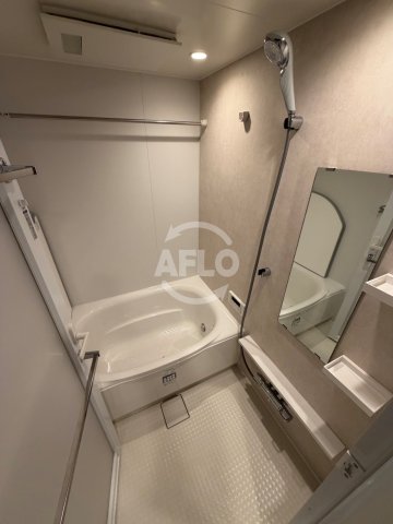 バス・シャワールーム　コンフォリア・リヴ博労町一丁目Q　浴室