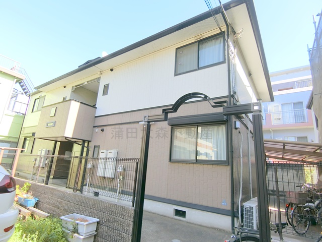 建物外観　2000年12月築　軽量鉄骨造地上2階建て総戸数4戸 東京都