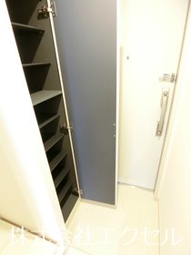 玄関　下駄箱付きの玄関です。