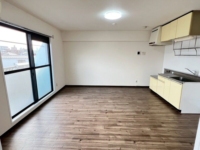 居室・リビング　☆明るい洋室☆