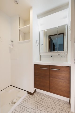 洗面設備　※写真は同タイプ住戸です。