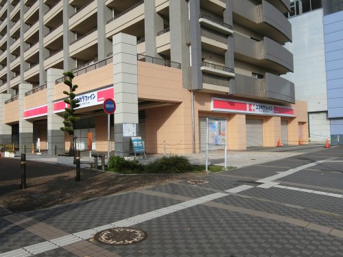 ドラックストア　ココカラファイン　南海岸和田店（ドラッグストア）まで121m