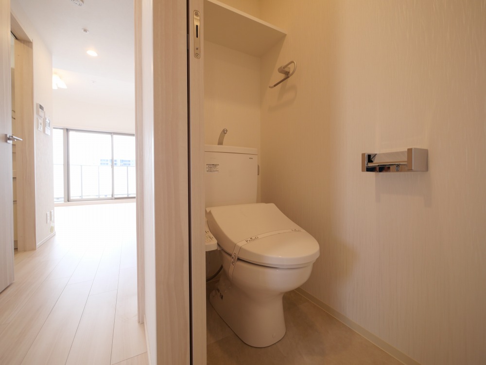 トイレ　落ち着いた色調のトイレです