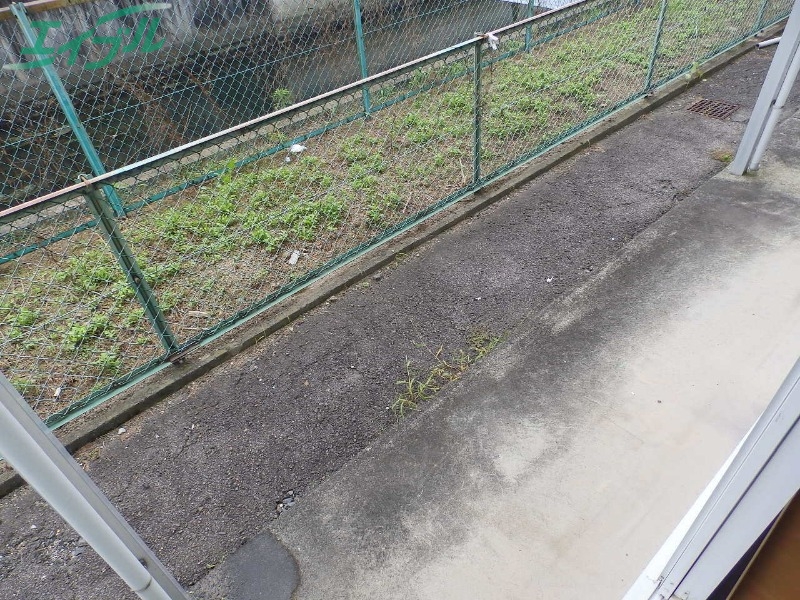 バルコニー　同タイプ反転部屋