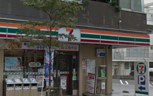 コンビニ　セブンイレブン（コンビニ）まで131m