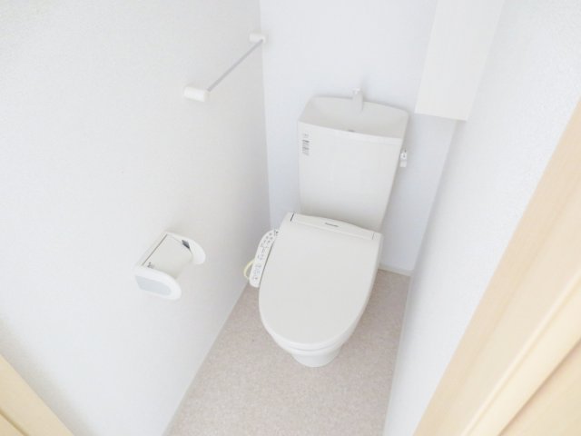 トイレ　別号室の参考写真です。