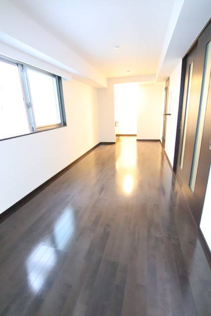 居室・リビング　◇２面採光のリビングです◇