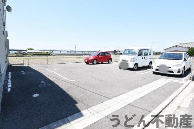 駐車場　うどん県のお部屋探しはうどん不動産へ うどんちゃんとLINE