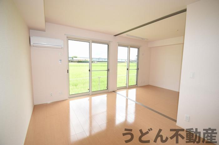 居室・リビング　うどん県のお部屋探しはうどん不動産へ うどんちゃんとLINE