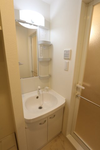 洗面設備　参考写真（同物件別部屋）