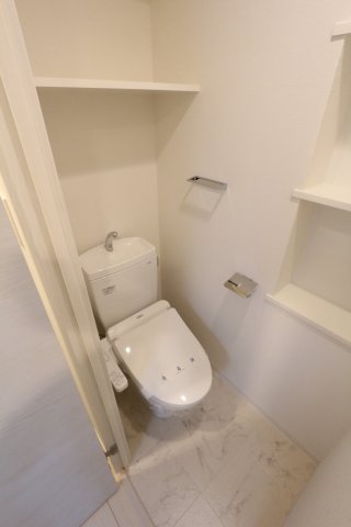 トイレ　参考写真（同物件別部屋）