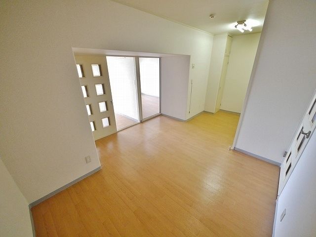 その他部屋・スペース　床を全面フロアタイルへ変更予定♪