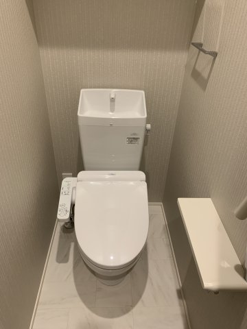トイレ　温水洗浄暖房便座