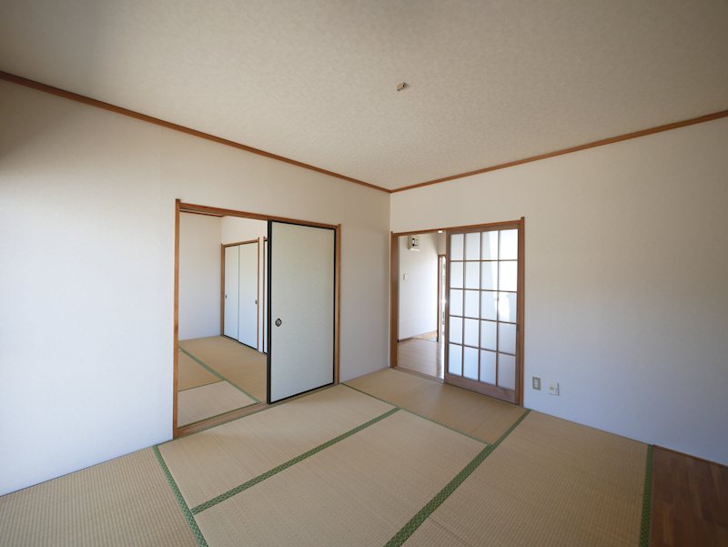 居室・リビング　東側和室６帖
