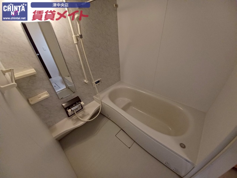 バス・シャワールーム　別部屋反転画像参考