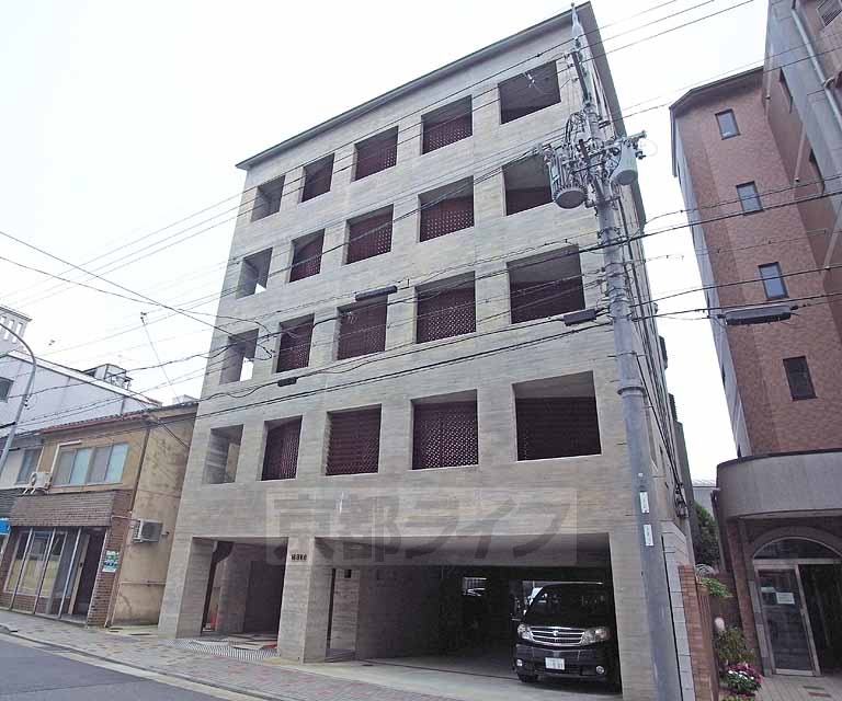 建物外観　２０１２年築のデザイナーズマンション、インターネット無料！