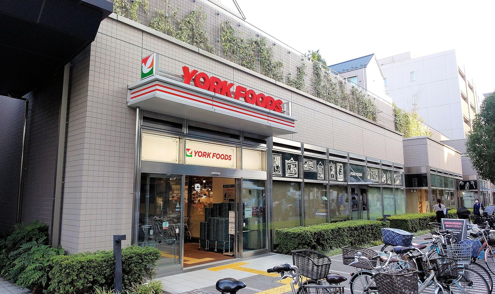スーパー　ヨークフーズ新宿富久店（スーパー）まで216m