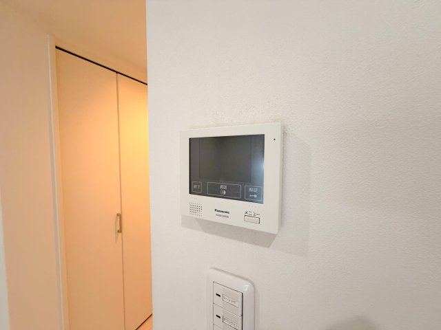 セキュリティ　TVモニターホンで来客が誰か確認してから開けて下さいね