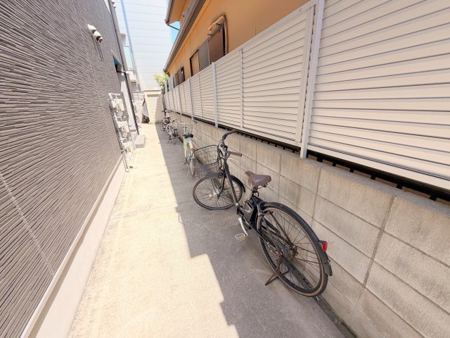 駐車場　敷地内には入居者専用の駐輪スペースもあります。