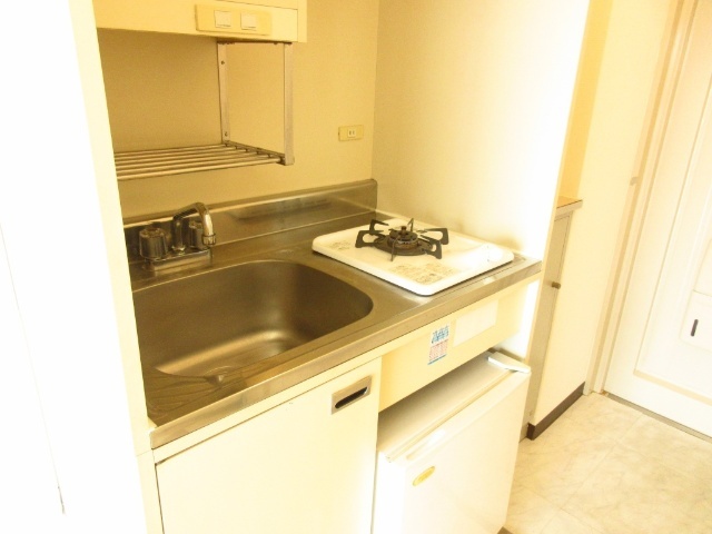 キッチン　※同タイプ別号室の写真です。