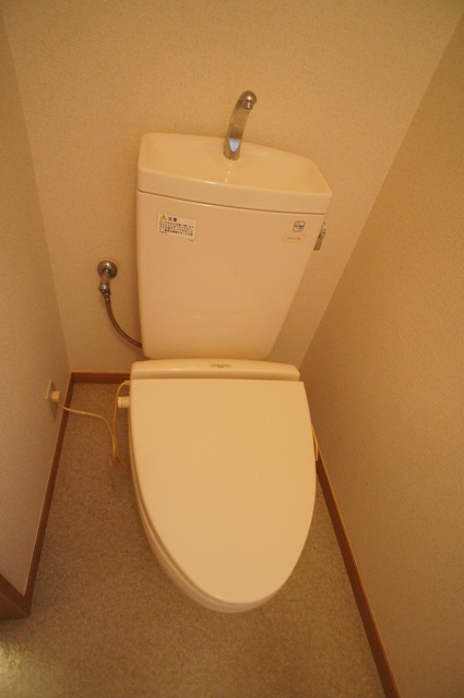 トイレ　トイレには快適な暖房便座付！