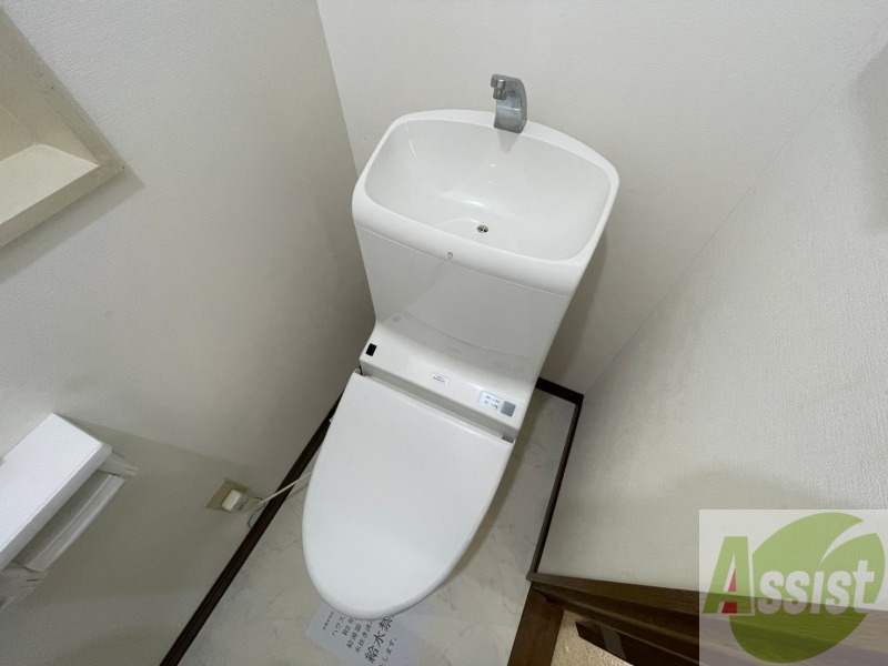 トイレ　ウォシュレットがついたトイレです。安心して使用できますね。