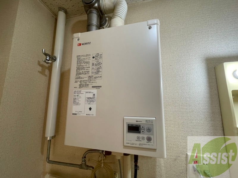 その他設備　給湯器は簡単操作で温度調整が出来ますよ。