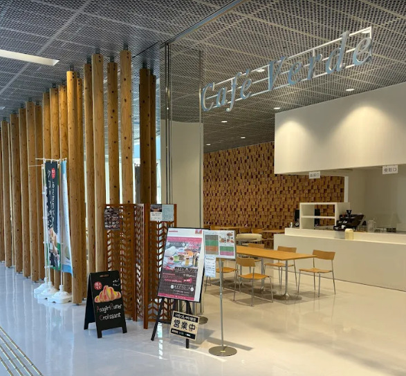飲食店　Caf  Verde（飲食店）まで372m